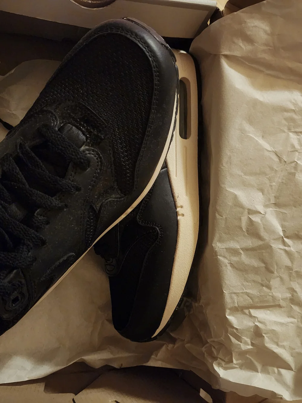 NEW Women's NIKE AIR 8.5 Black Leather Athletic Sneakers with white Midsole